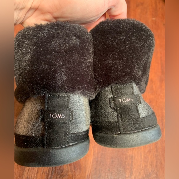 Tom’s 10 - pull on slippers - Picture 2 of 3